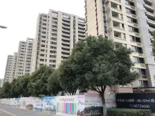 不靠高速 全新精装四房 软装齐全 好楼层,诚售