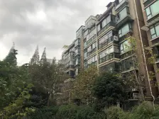 主卧朝南,中式风格,视野好,采光充足