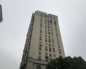 顶楼,釆光足,地铁口,生活起居方便