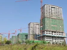 国企新小区,户型方正,轻轨旁,交通便利,自持物业