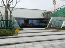 开发商精装修,层次好,户型方正,朝南,阳光充足