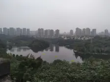 此房临彩云湖公园,天然氧吧,望出去像一幅画