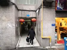 不爬楼梯,出行方便,采光没什么问题,业主诚心卖