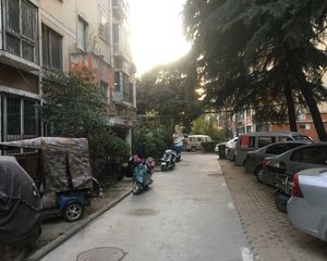 带露台,地铁口,出行方便,装修好,随时看