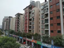 公园旁精装修3房 家电齐全 朝南看小区中庭 可直通车库