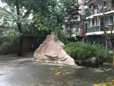 步行街 春晖花园三房90万