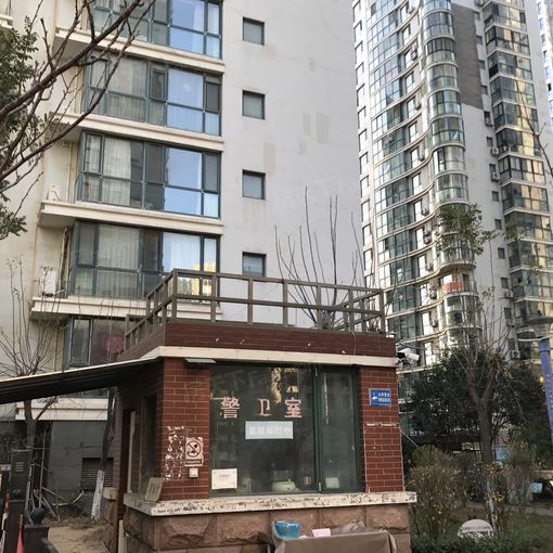 东岳海花园3室2厅1卫南北朝向3500.00元/月出租