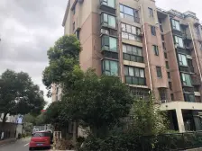 电梯房,主卧朝南,环境优美,居家装修