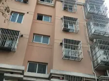 近地铁,此房南北的房型,户型方正 ,采光充足,