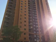 中间套两房,高楼层,不靠马路,价格可谈