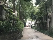 轻轨2号线边,中华美德公园门口