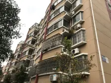 双地铁口边上,带个自库9㎡天虹龙湖旁,有钥匙