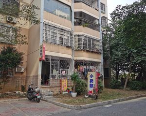 万科花园。户型方,正朝南向,采光好