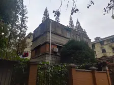 长宁新华路3房户型南北,售后公房,看房方便。