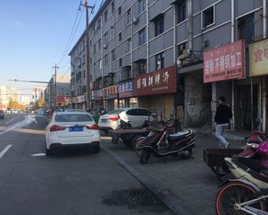 王城公园,万达广场,交通便利,建成年代2002年