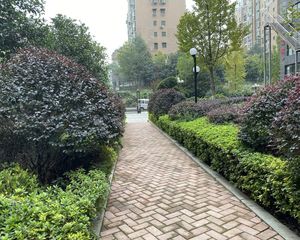 配套齐全,交通方便,地铁口,采光好