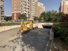 电梯朝南全明一室顶楼带阁楼,15号线旁,总价低门槛。