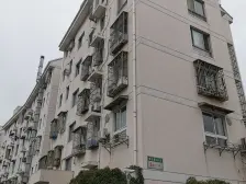 全明户型一居室,距离地铁站200米,全明户型。