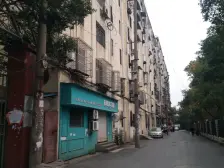 荣昌小区捡漏房源 南北通透户型方正 交通便利 环境优美