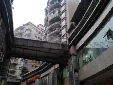 此房住家装修,业主诚心卖,小区交通方便