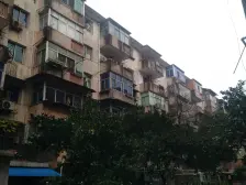 一楼带院子装修简单光线好小区位置好天虹