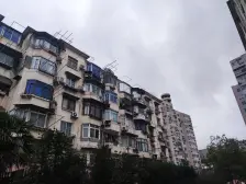 电梯房,地铁500米,朝南一房,满五年