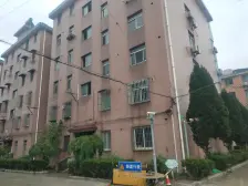 一梯两户,中式风格,小区入口附近,采光充足