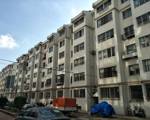 青松北里、南向精装修一室急售。