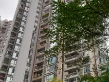 此房骏逸正规的四房户型,空间利用高,清水可随意装修