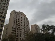 开发商精致装修+品质人车分流小区+环境优美+次新房