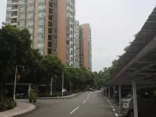 遵循低密度及“景观渗透化”的规划