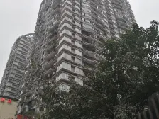 小什字轻轨站旁 精装三房带双阳台 视野开阔 侧看江