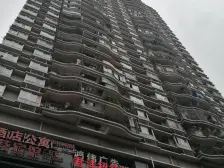 轻轨站出口,正规4房,全看江,4个阳台+大飘窗