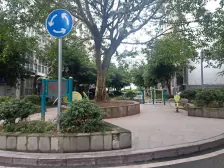 朝中庭 视野好 低楼层 业主很诚心 看房也方便