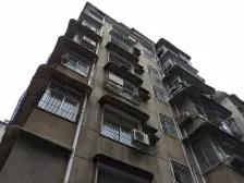 爱国路285号人事厅宿舍 南北通透,采光好 装修好,环镜优美 视野好,诚心出售