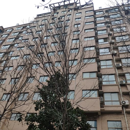 中弘湖滨花园3室2厅1卫南北朝向2400.00元/月出租
