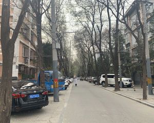 1994年楼龄,中间楼层,满五唯一,诚意出售。