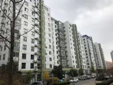 绿色家园 中间位置大平层 新换的航空断桥铝窗户