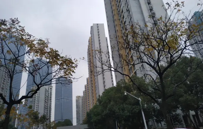 苏州中心 东方之门旁 金鸡湖边 湖左岸 三房两卫 保养好 有车位哦