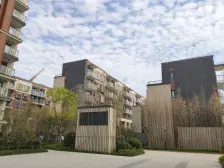 房子还在出售,满五,价格可谈,房东愿意低于市场价格出售