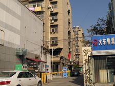铜山万达地铁口步行街看房方便。