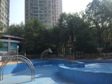 双拼别墅带花园可看公园