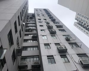 精装,未来19号线在建设中,走过去400米,
