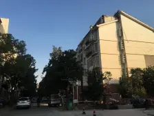 京东小区 配套成熟 地铁一号线 交通便利