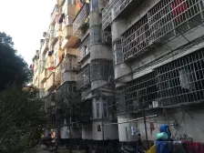 京东小区B区(蓝天公寓) 南北通透,采光好 装修好,环镜优美 近地铁 周边匹套完善,,出行方便