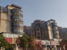 房子在卖,看中可谈,看房方便,复式楼,可住两户人。