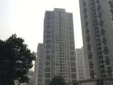 朝南看中庭。带付一楼车位。全明采光 居家安静