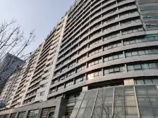 书包在自住装修保养好正朝南,带租约2200中间楼层,全天采光