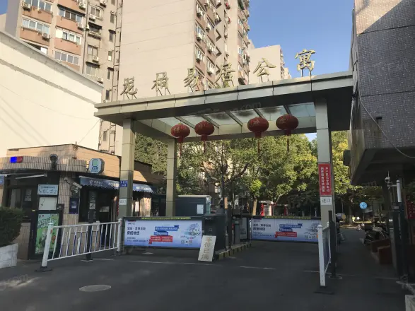 龙柏易居
