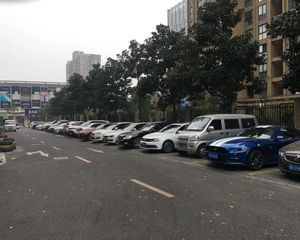 鄞州印象城旁,精装两房,装修保养比较好